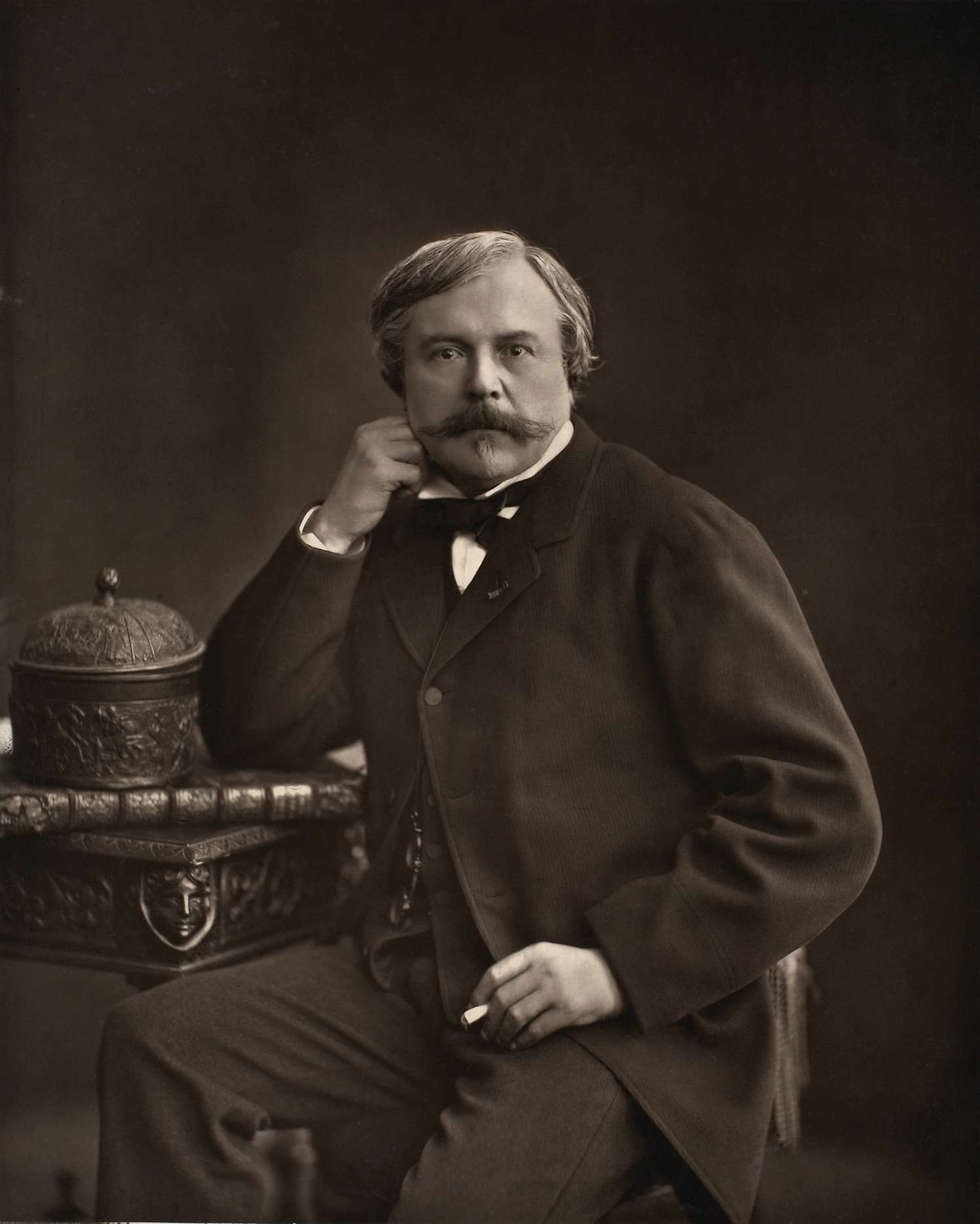 Edmond_de_Goncourt_by_Nadar_c1877.jpg