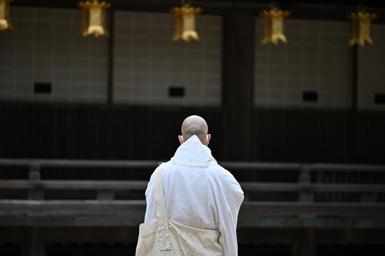 monk-5625635_1280.jpg