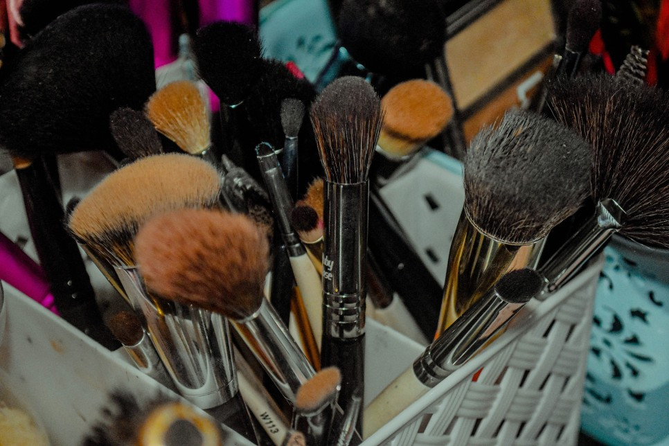makeup-brushes-gc1303e71b_1920.jpg