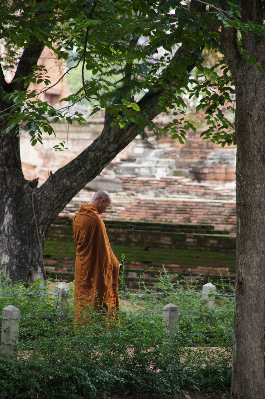 monk-184390_1280.jpg