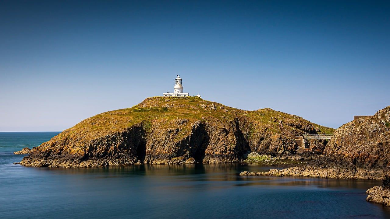 lighthouse-8091957_1280.jpg