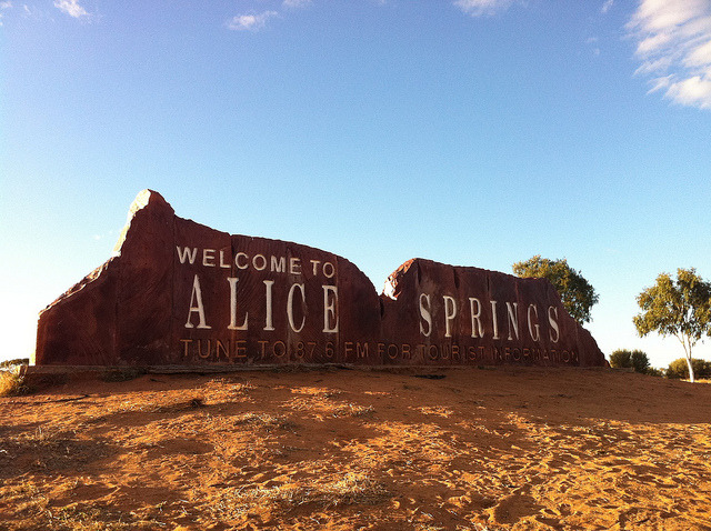 앨리스스프링스_Holly Wang _flickr.jpg