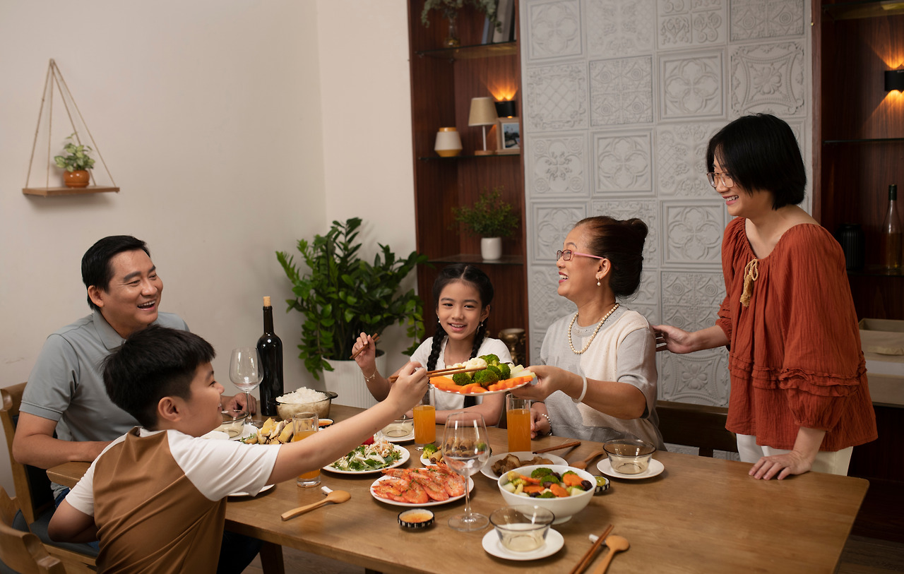 asian-family-eating-together.jpg