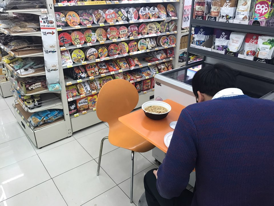편의점 사진.jpg