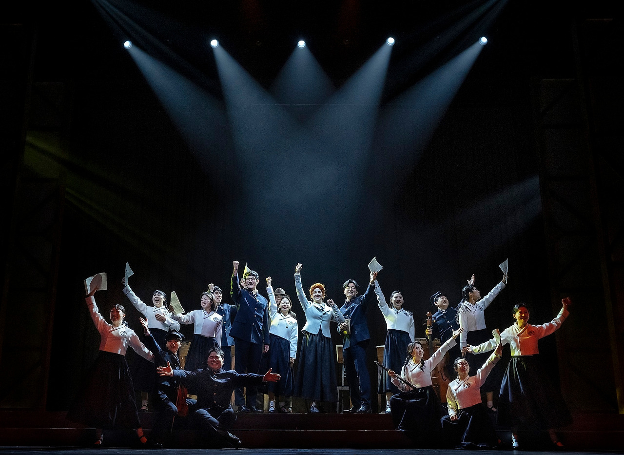 [23일 테노레] 공연사진_조선 최초 오페라 클럽_서경수(윤이선 역), 홍지희(서진연 역), 전재홍(이수한 역), 브룩 프린스(베커 여사 역) 외 (제공. 오디컴퍼니(주)).jpg