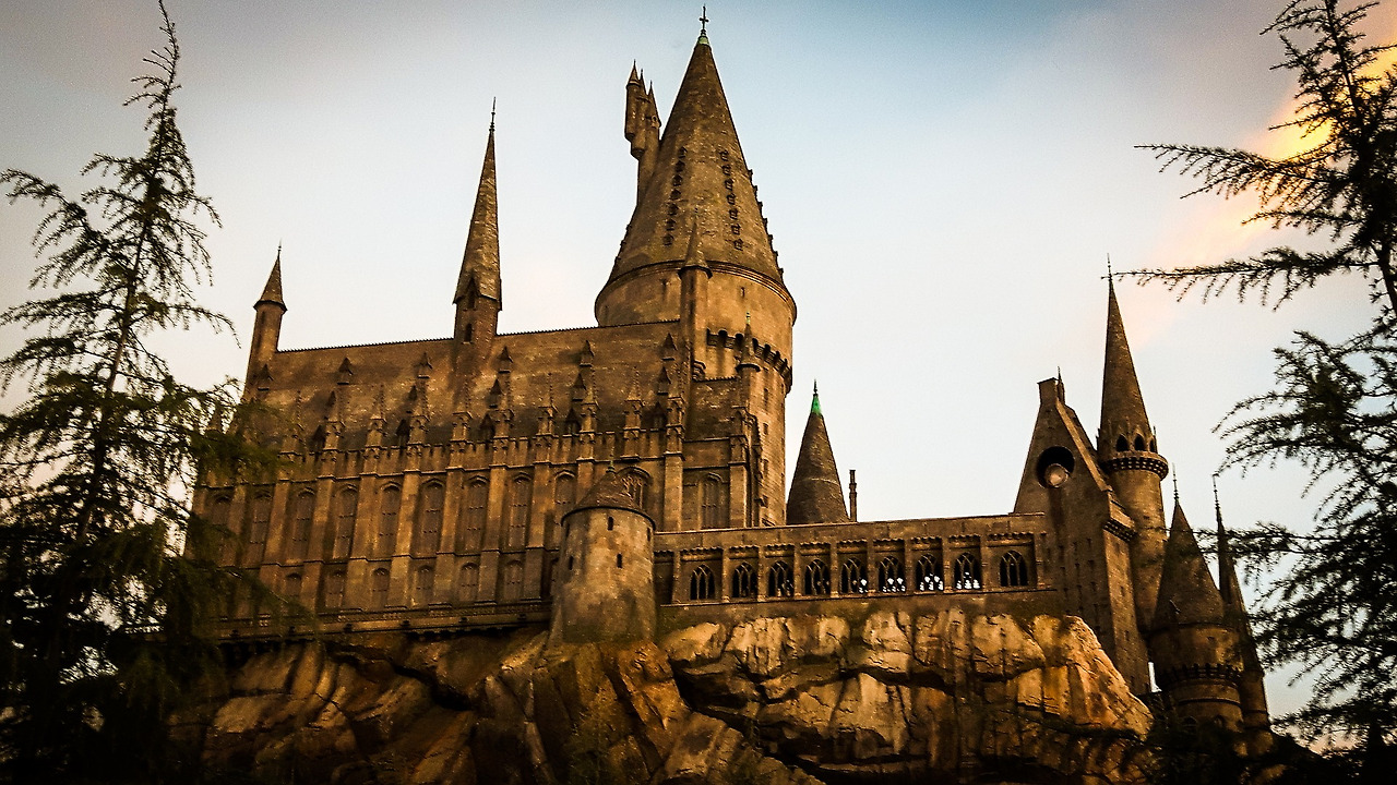 hogwarts-2172050_1920.jpg