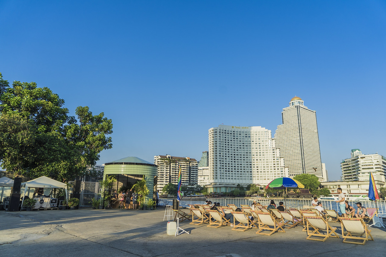 01_따사로운날 짜오프라야강가에서 비어축제_02.jpg