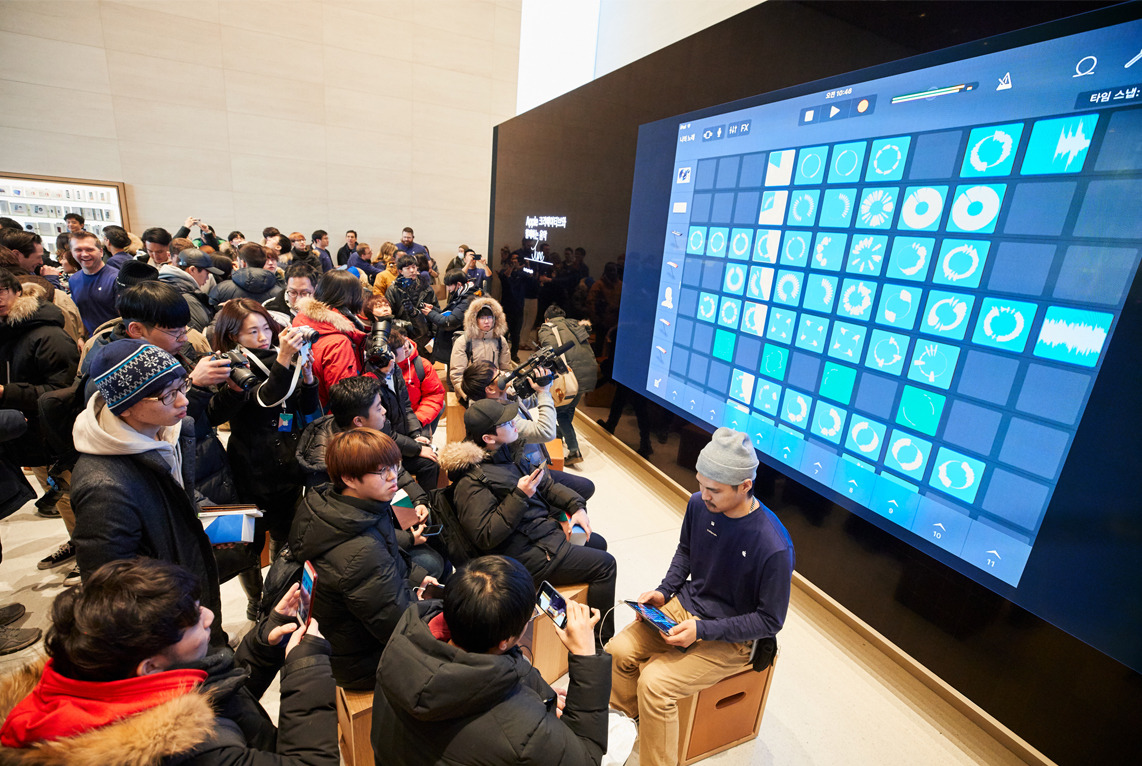 NSO-Seoul_Garosugil_Today-at-Apple_012717.jpg