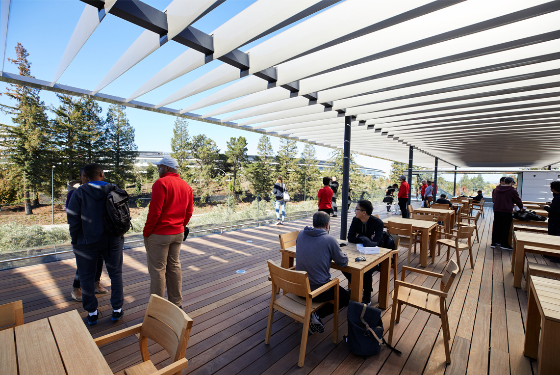 ApplePark_VisitorCenter_opening-patio-deck_20171117.jpg