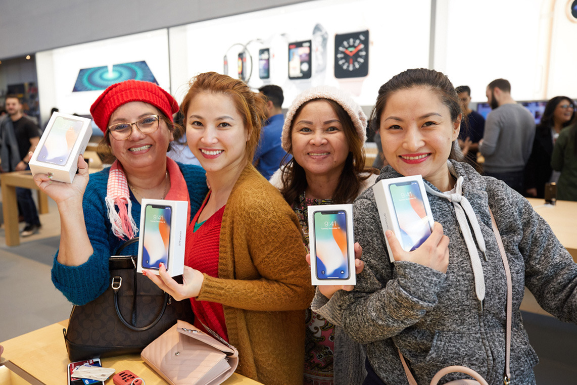 iPhone_X_Launch_PaloAlto_four_women_holding_product_20171102.jpg