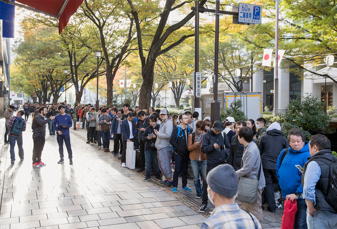 iPhoneX-Launch-Tokyo_exterior-line_20171102.jpg