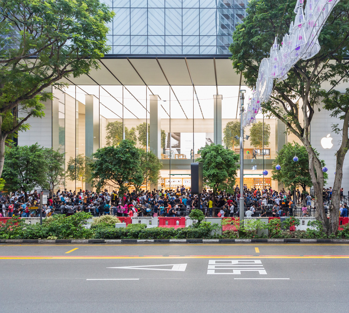 iPhoneX-Launch-Singapore_entrance-line_20171102.jpg