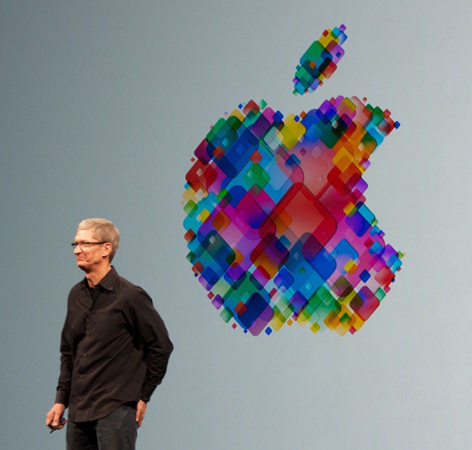 945px-Tim_Cook_WWDC_2012.jpg