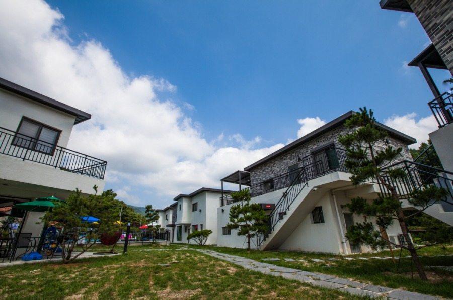 더시즌펜션 (1).jpg