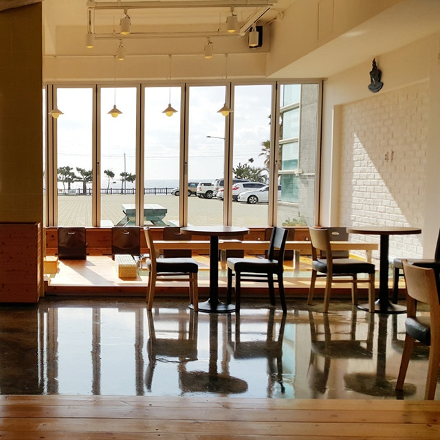 04 댕규리네해수족욕카페.jpg