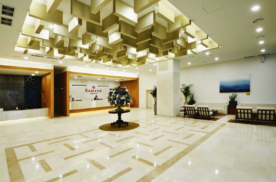 라마다 속초 로비.jpg