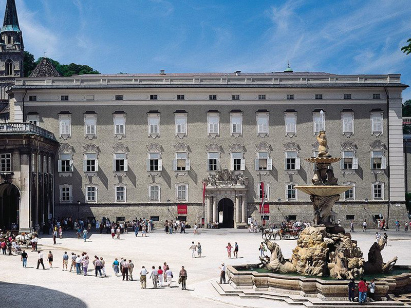 01 레지덴츠 광장.jpg