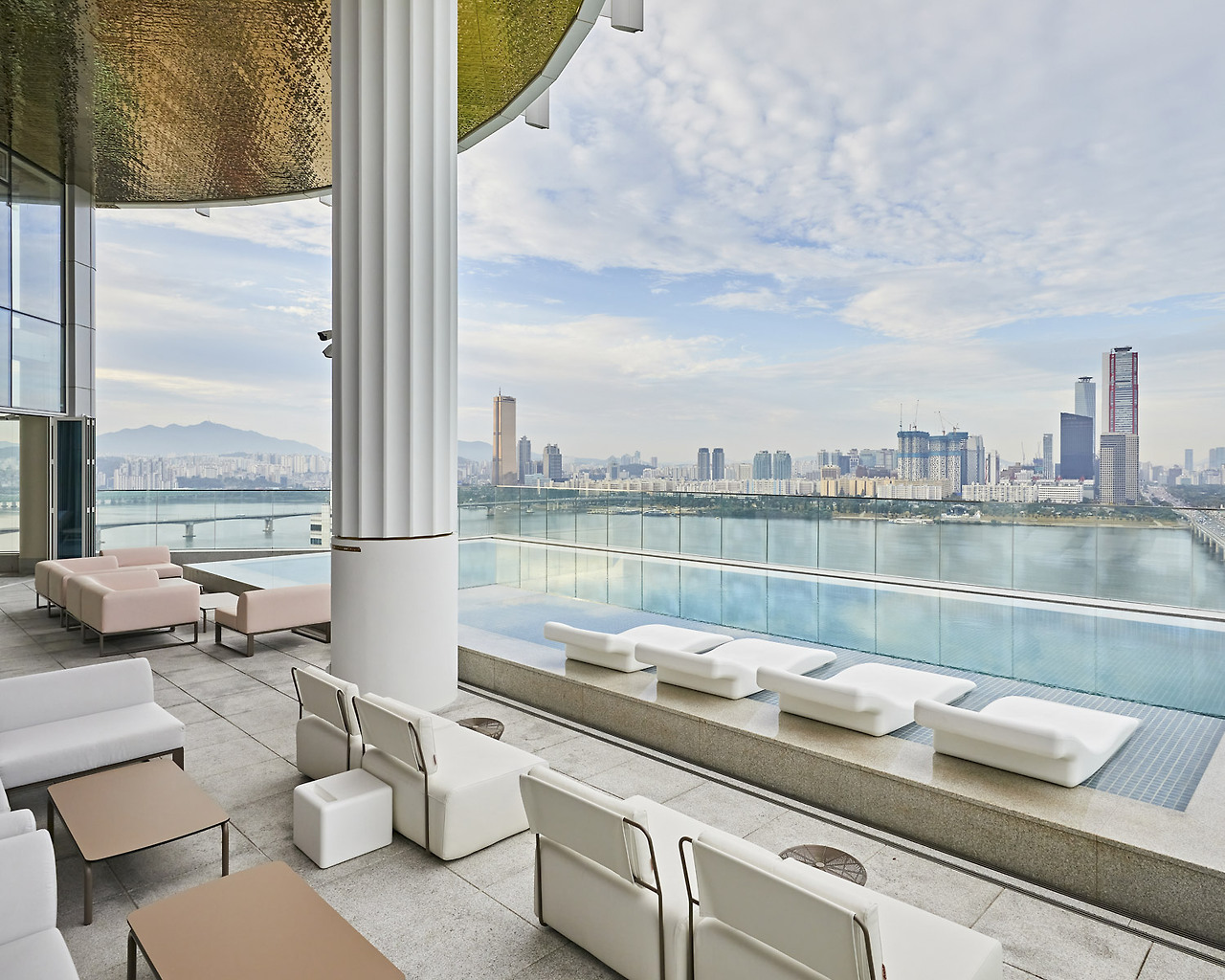 1_서울한강뷰호텔_호텔 나루 서울-엠갤러리 (3).jpg