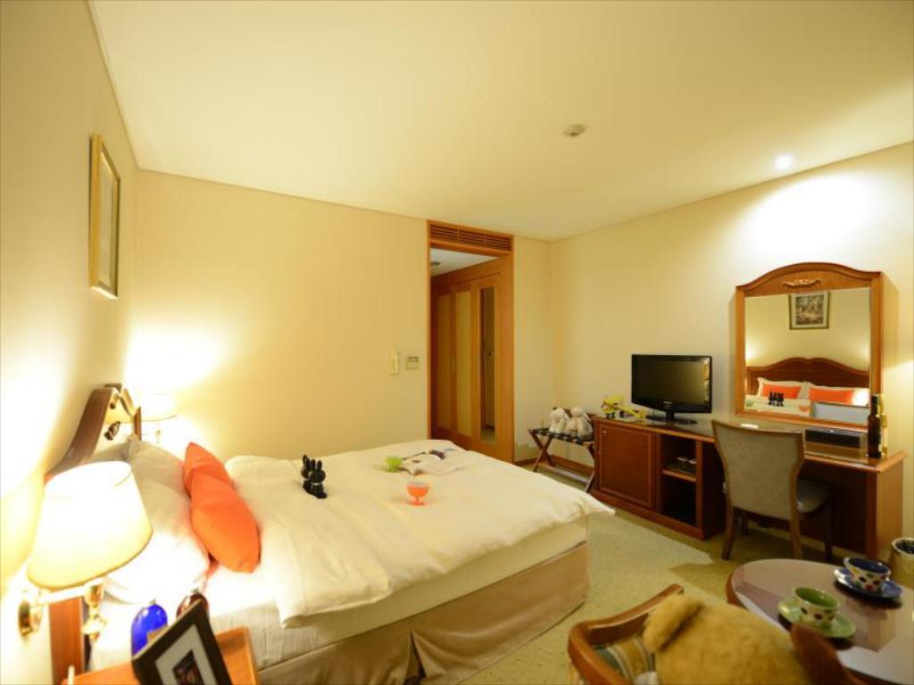 온양관광호텔-슈페리어 더블 객실.jpg