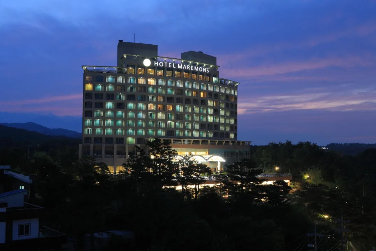 2 hotelmaremons (1).jpg