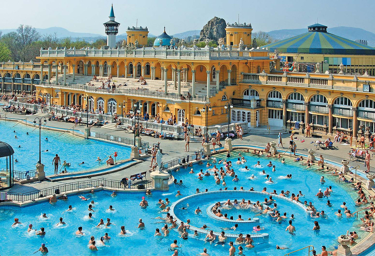 Szechenyi-Spa-Baths-Press-Photo-Outdoor-Pool.jpg
