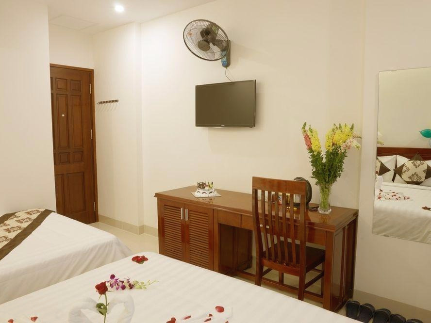 Gold Summer Hotel.jpg