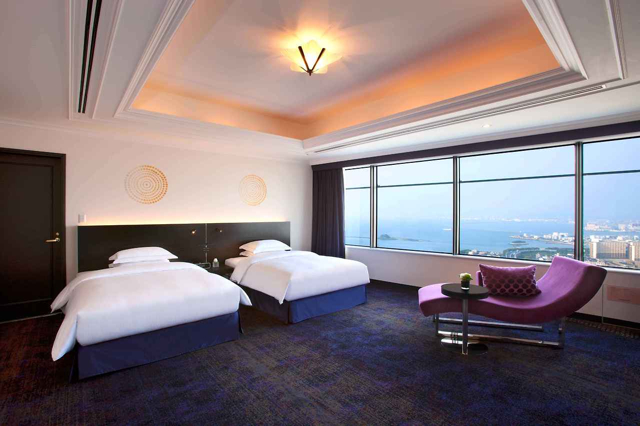 Fukuoka_Hilton_low.jpg