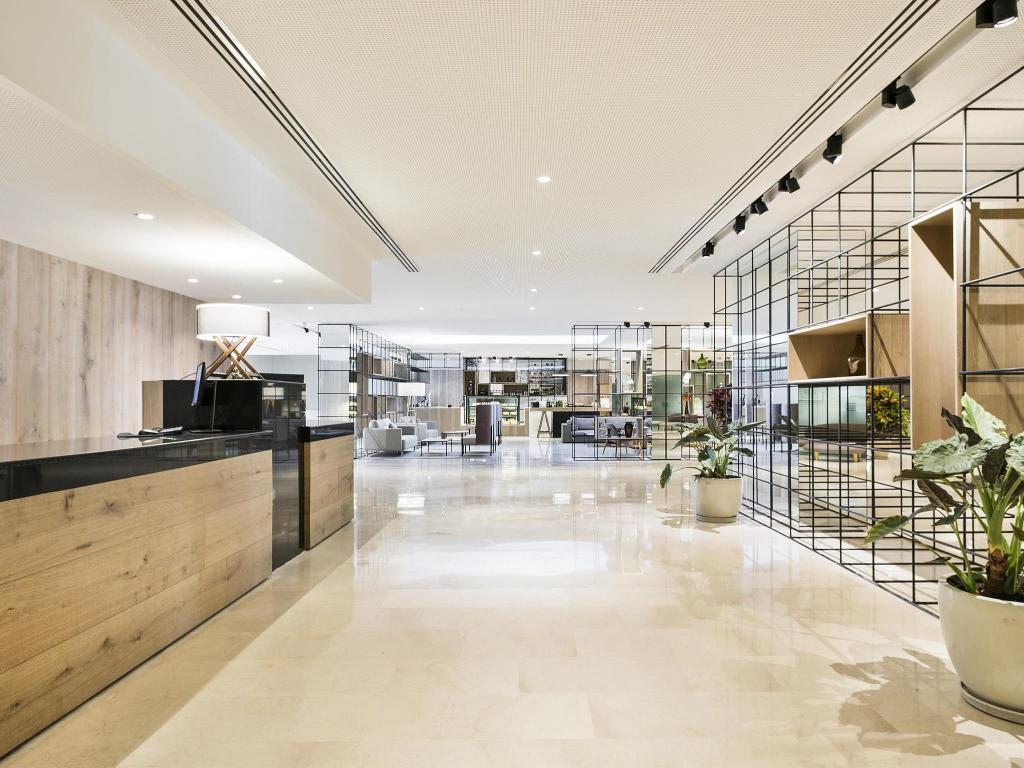 멜리아 로비.jpg