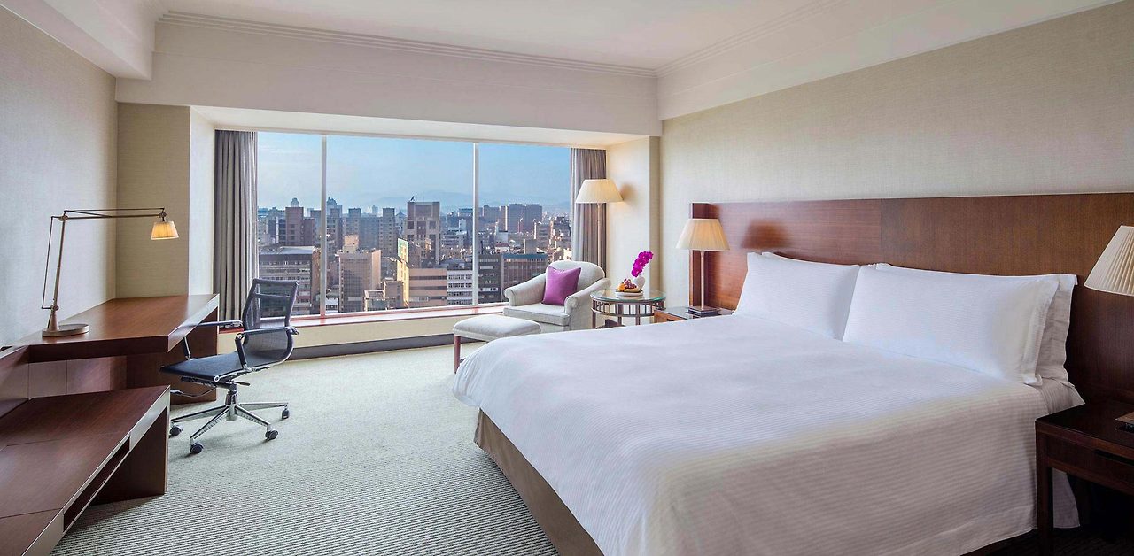 regent-hotel-taipei-accommodation-superior-room-bedroom.jpg