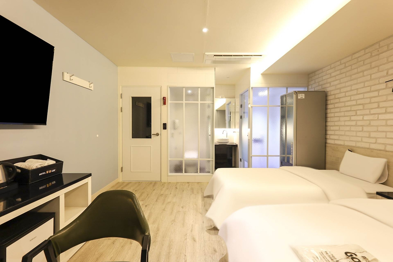 1_진주모텔추천_진주 호텔꿀밤스테이 (2).jpg