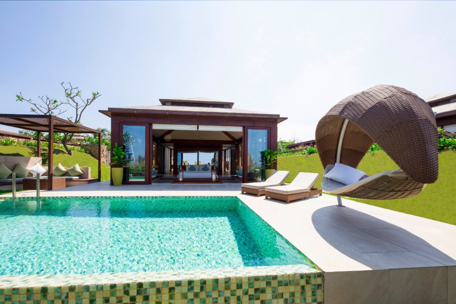 fusion-resort-cam-ranh-ocean-front-one-bedroom-pool-villa_96a7429p_retouched.jpg