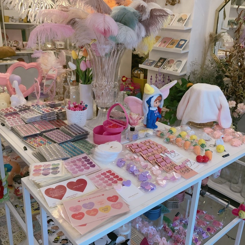 07 러브이즈기빙.jpg