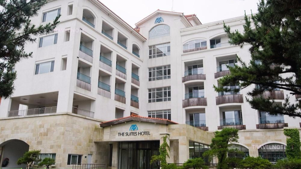 119089629746fba2a916012_suitesnaksan (1).jpg