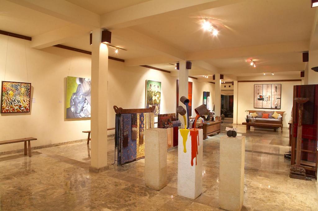 코마네카 앳 몽키 포레스트 (7).jpg