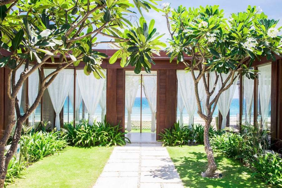 fusion-resort-cam-ranh-grand-beach-villa-01-1.jpg