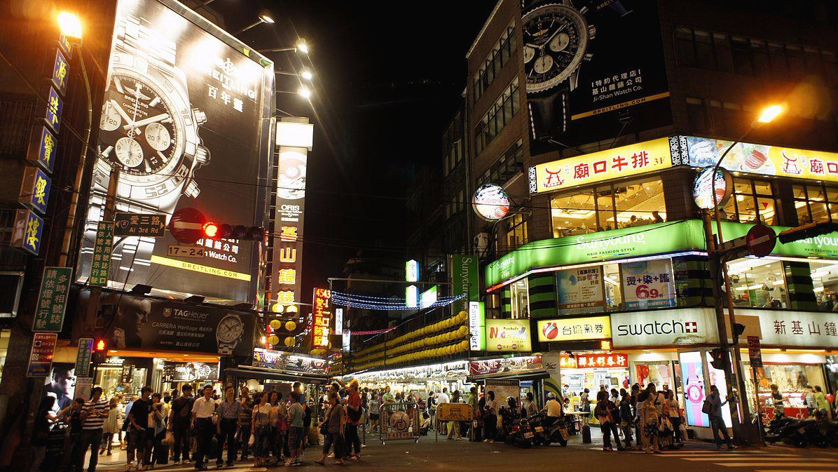 1200px-Miaokou_Night_Market_20120518.jpg