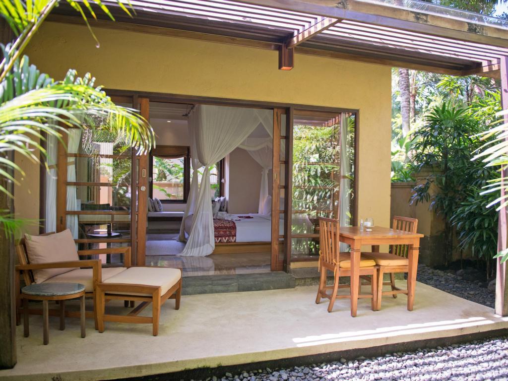 코마네카 앳 몽키 포레스트 (3).jpg