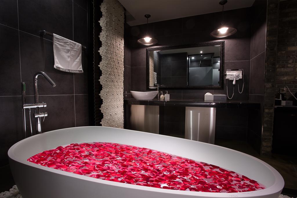 hotel_sienna_01.jpg