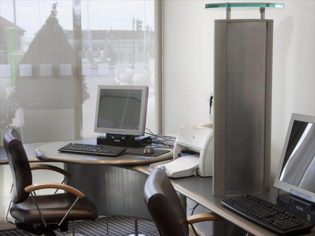 홀리데이 인 런던 히드로 (3).jpg