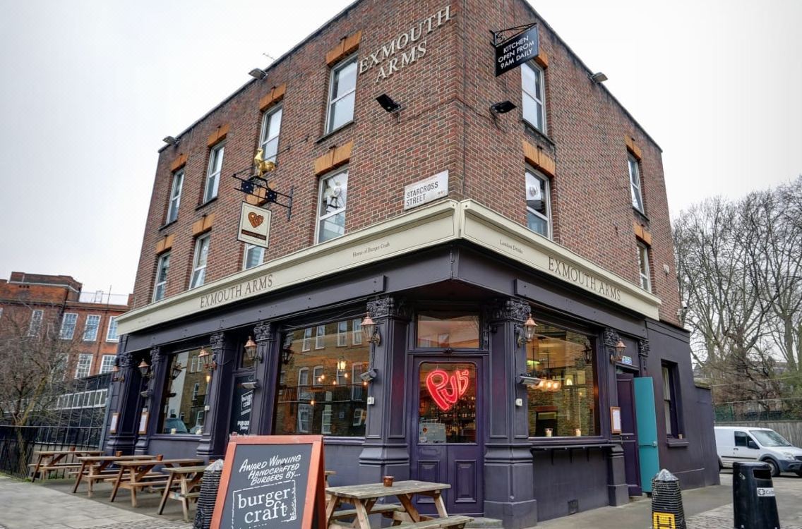 펍러브  엑스머스 암스 유스턴 (1).jpg