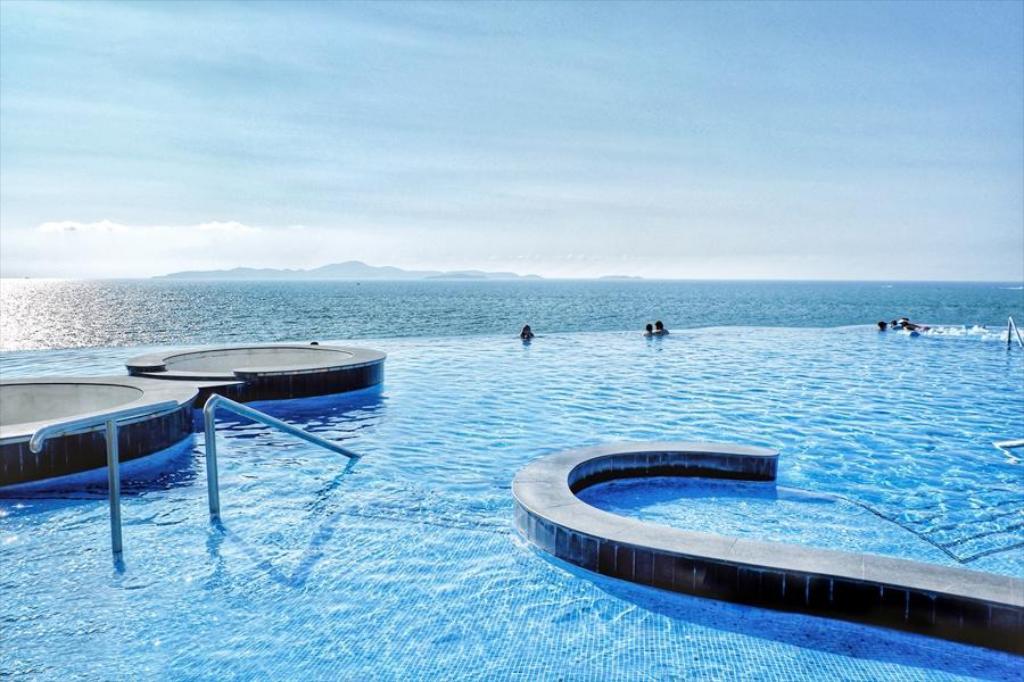 로열 클리프 비치 테라스 (1).jpg