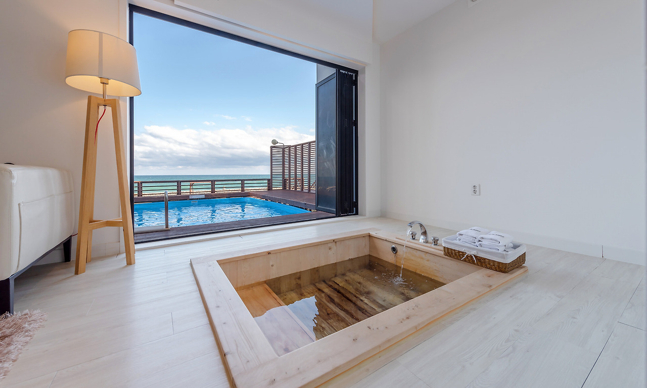 2_영덕 숙소_영덕 비사이드 풀빌라 오션뷰 펜션 (2).jpg