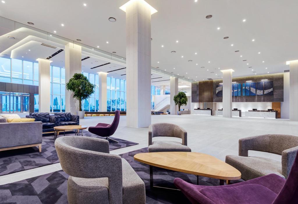 롯데리조트속초 로비.jpg