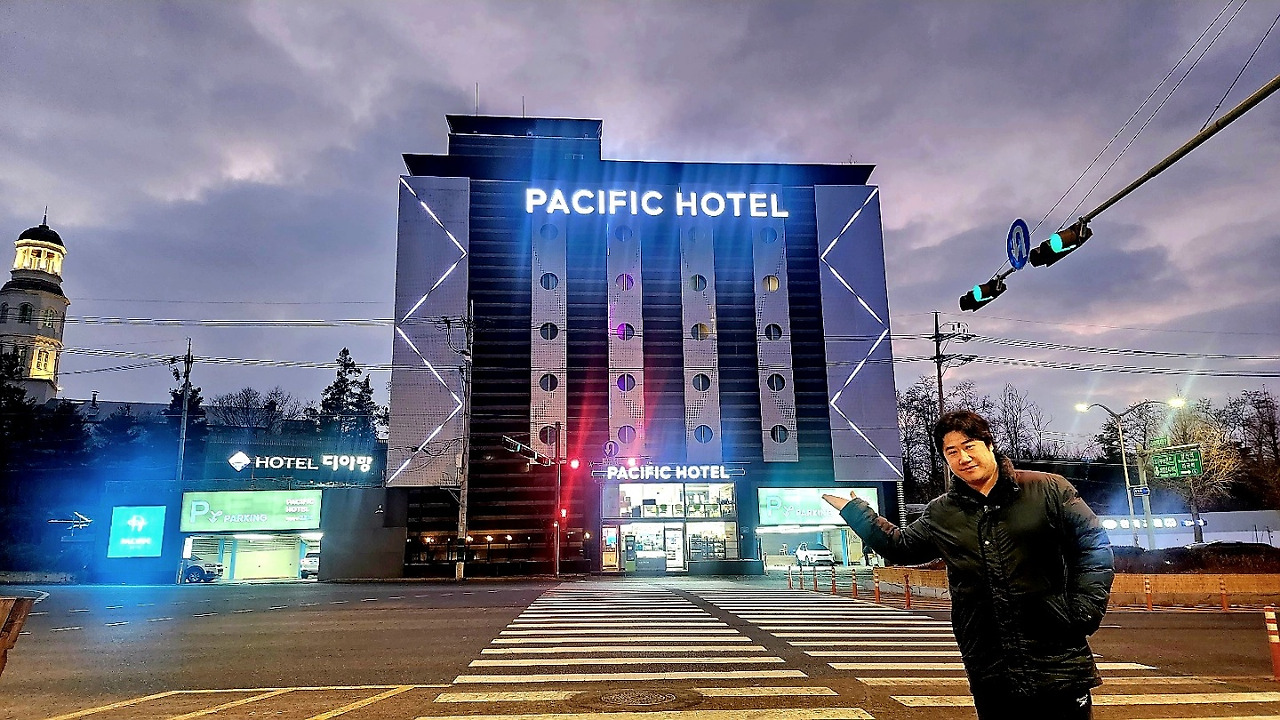 pacifichotel coming.jpg