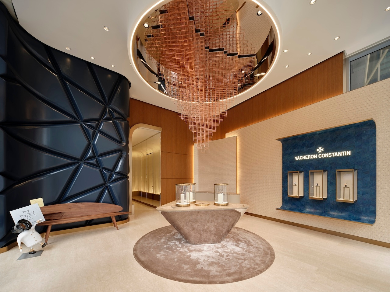 [바쉐론 콘스탄틴] 한국 전통 유산을 보존하고 그 아름다움을 알리고자 하는 메종의 헌신을 반영한 예술 작품을 감상할 수 있는 공간 .jpg