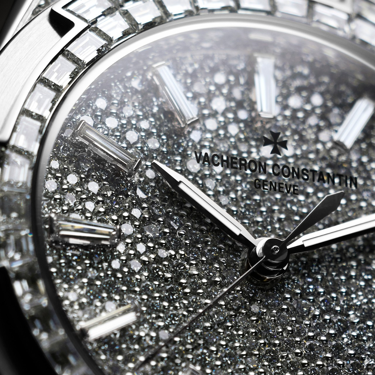 바쉐론 콘스탄틴 오버시즈 셀프 와인딩 35mm 하이 주얼리 (8).jpg