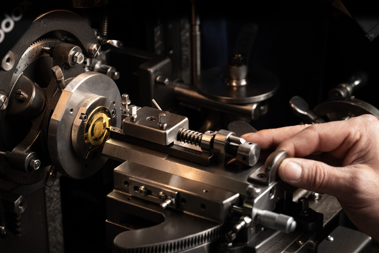 Daniel Roth - Guillochage -2.jpg