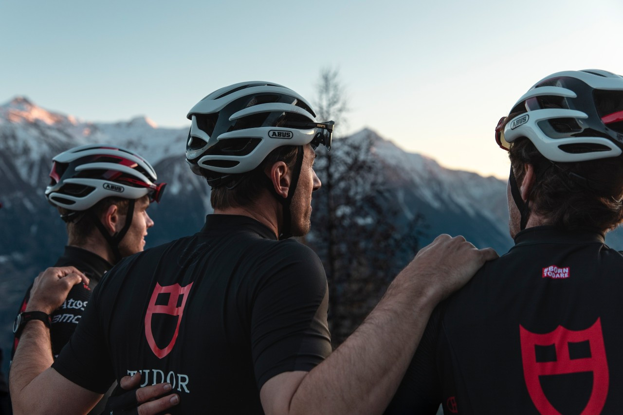 튜더_사이클링 팀_01.jpg