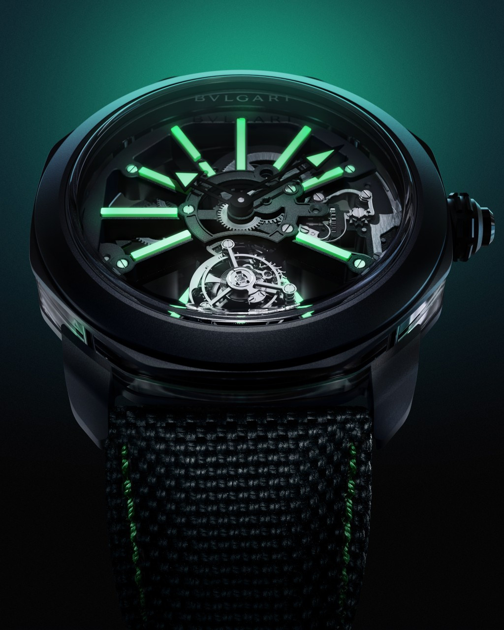 불가리_옥토 로마 스트라이킹 투르비용 사파이어.jpg