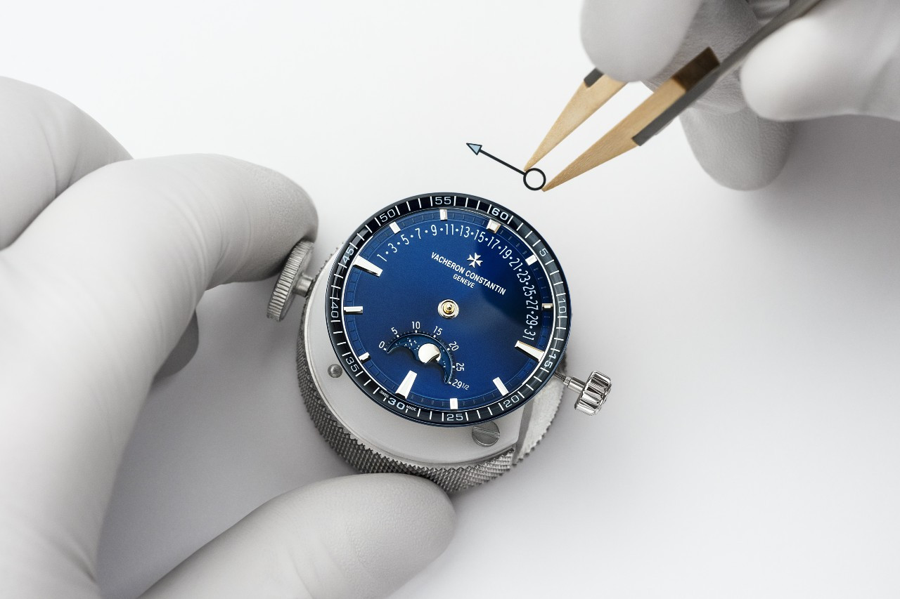 바쉐론 콘스탄틴_오버시즈 문 페이즈 레트로그레이드 데이트_제작 과정_02.jpg